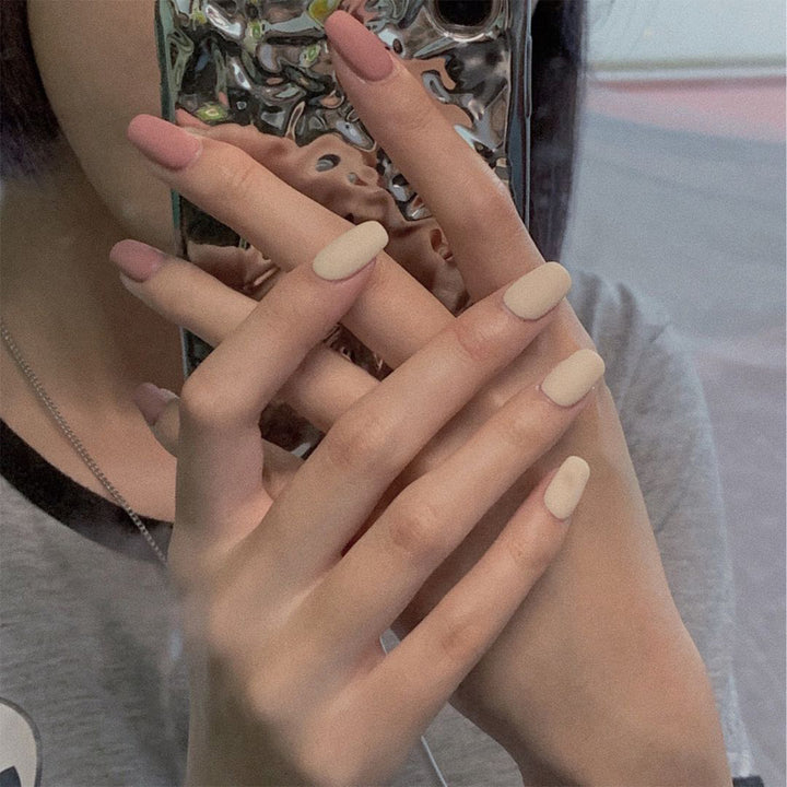 Artful nail extensions with an elegant leaf pattern Bowlift