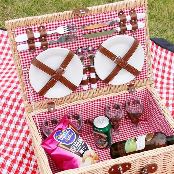 Women's picnic basket with extensive dish set and high-quality carrying strap Bowlift