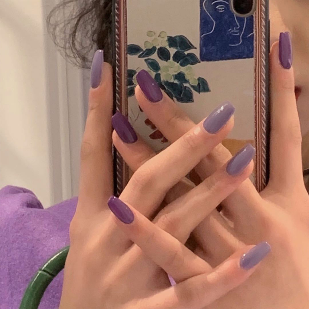 Artful nail extensions with an elegant leaf pattern Bowlift