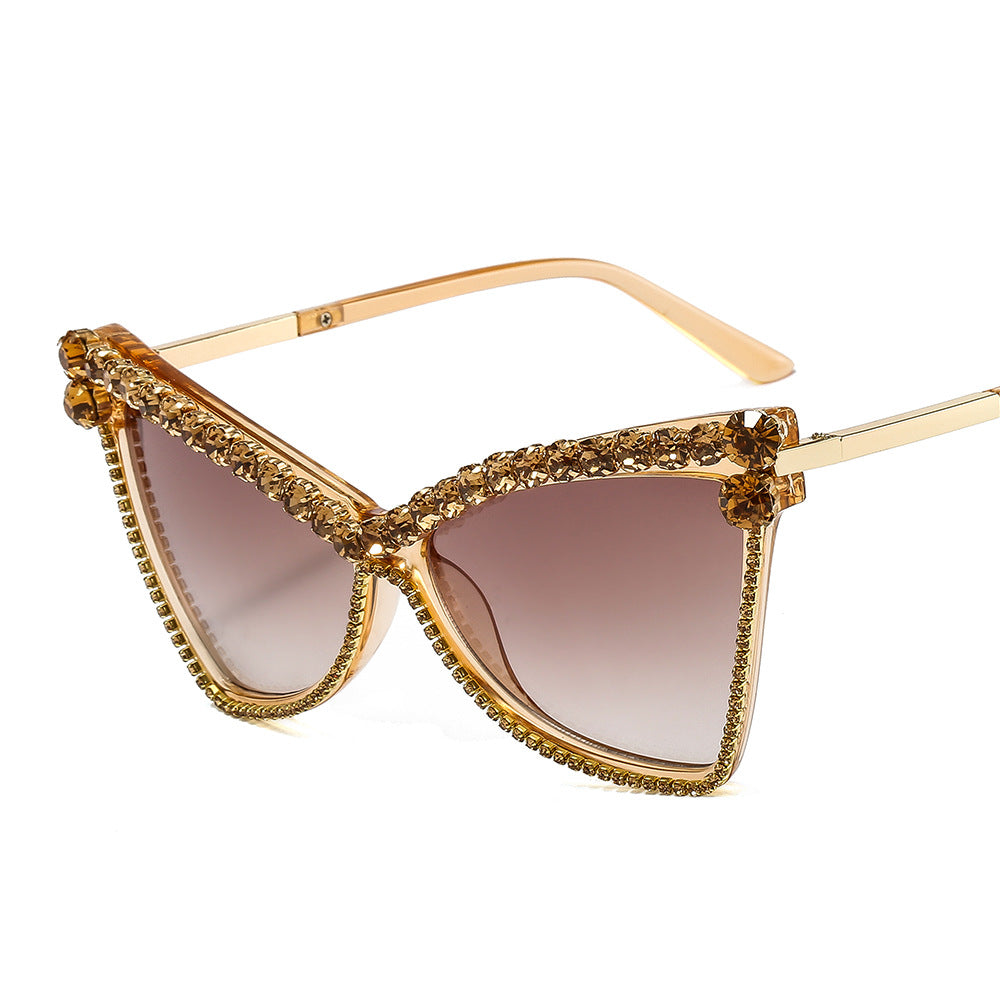 Ladies extravagant oversized sunglasses with gemstones Bowlift