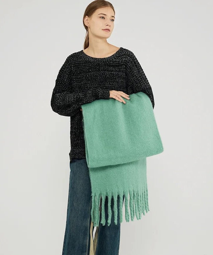FrostSoft Scarf – Luxury Warmth for the Winter Months Bowlift