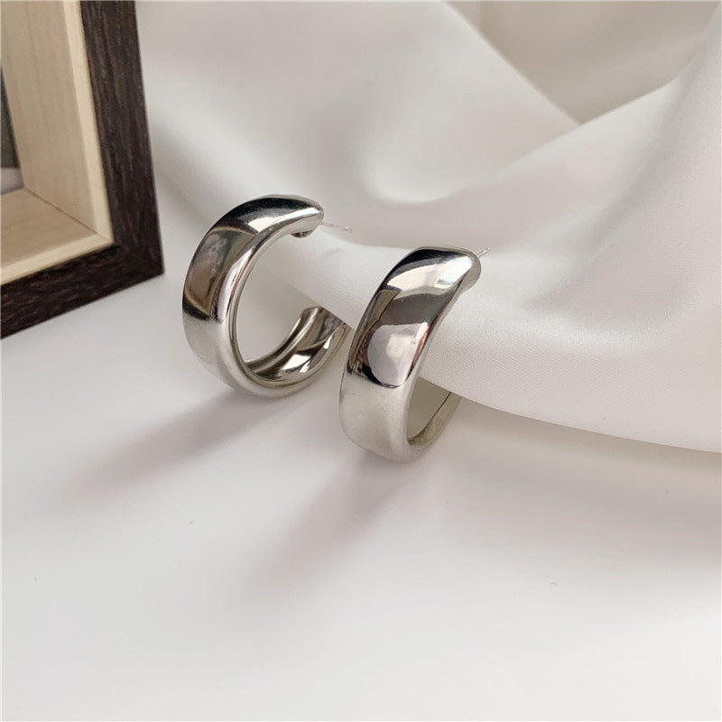 Fashionable Hoops Made of High-Quality Precious Metal Bowlift