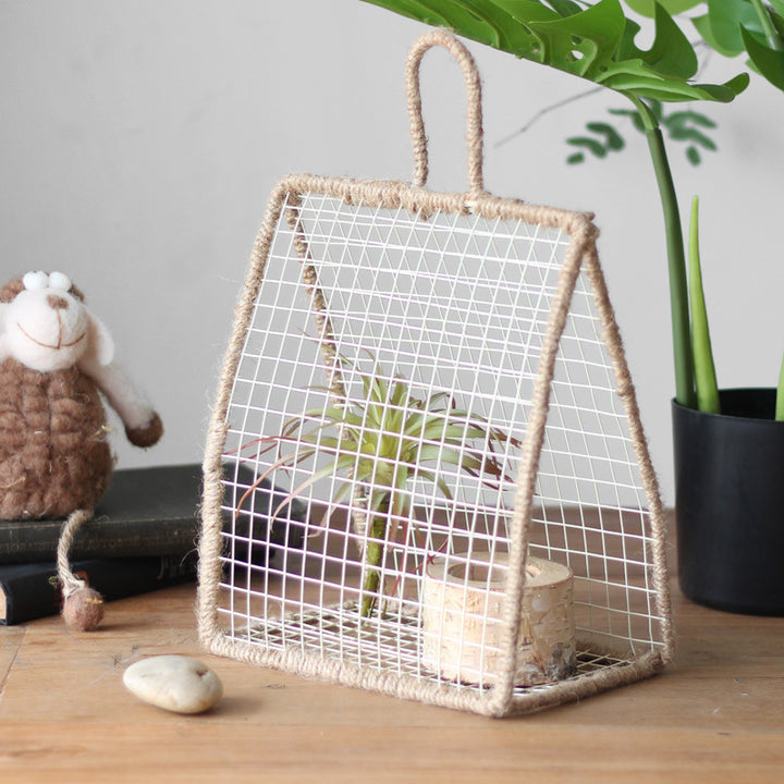 Decorative plant holder made of wire and natural fiber Bowlift