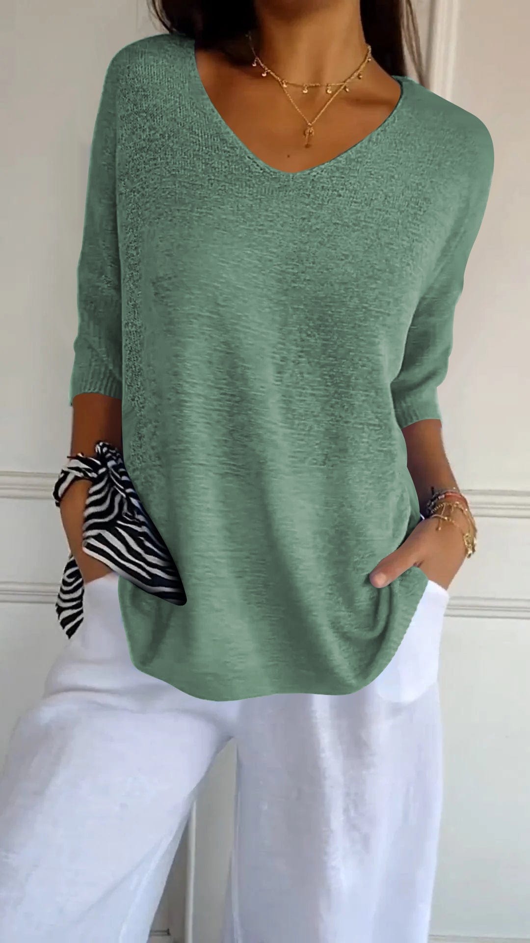BowLift | Smoothly knitted Sanbergs with V-neck