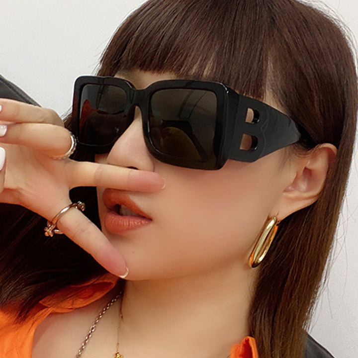 Ladies fashionable sunglasses in trendy leopard design Bowlift