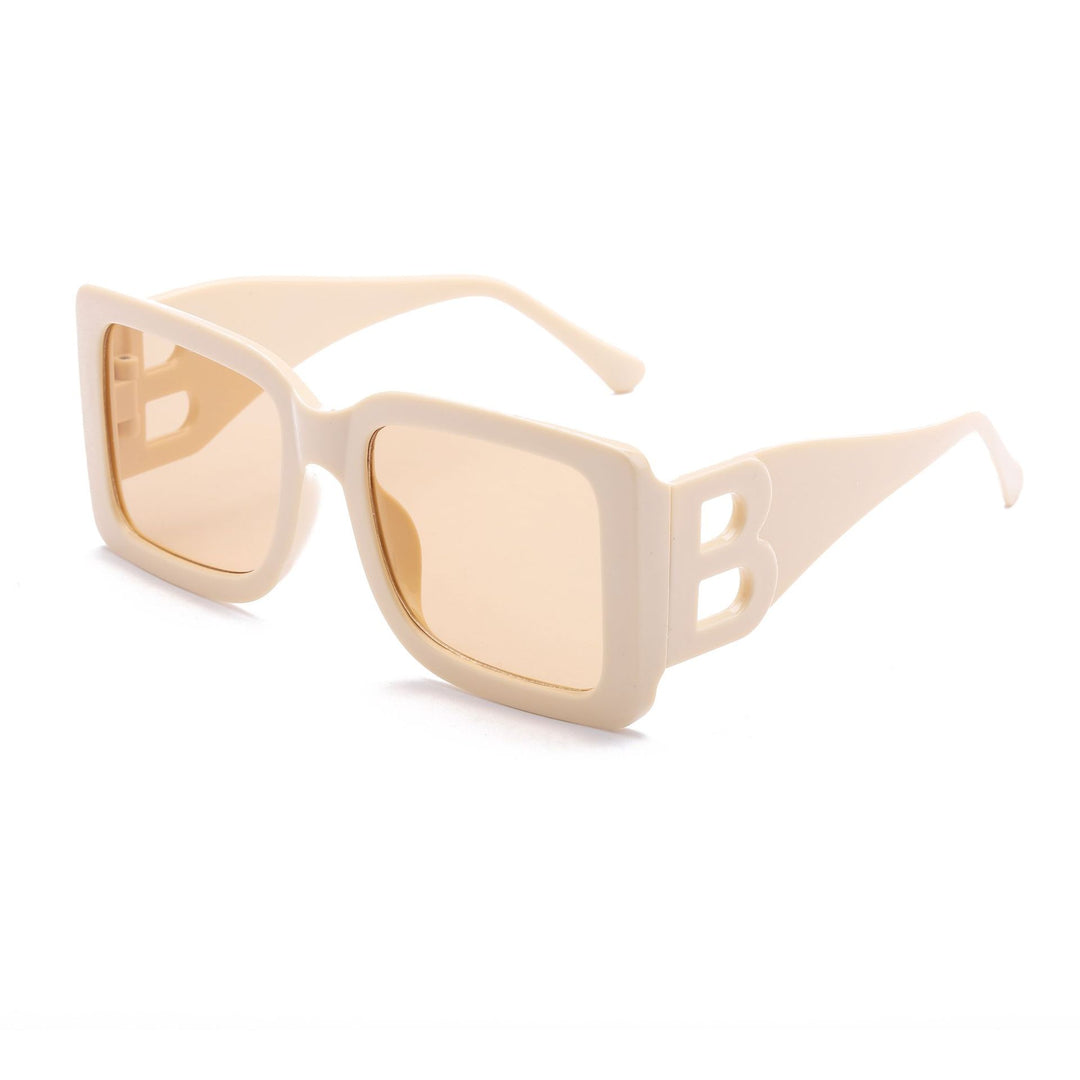 Women oversized sunglasses in elegant design Bowlift