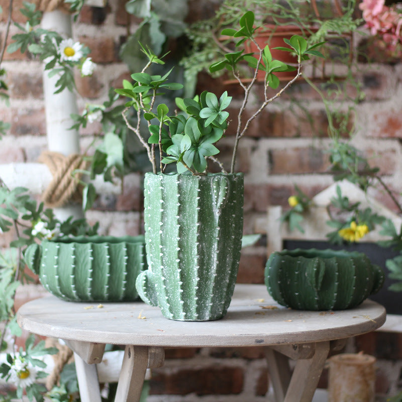 Decorative flower pot in cactus shape Bowlift