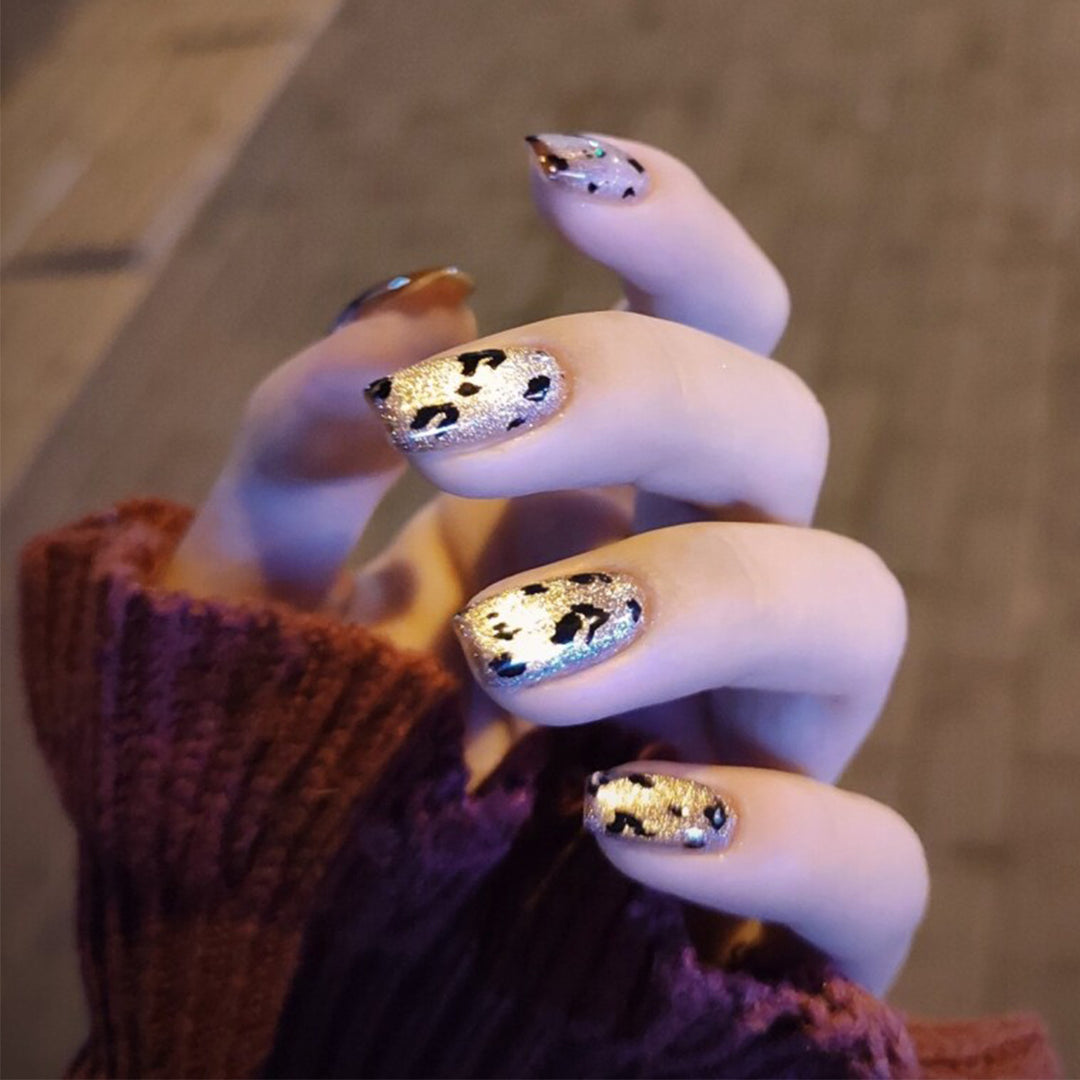 Glamorous nail art with glitter effects Bowlift