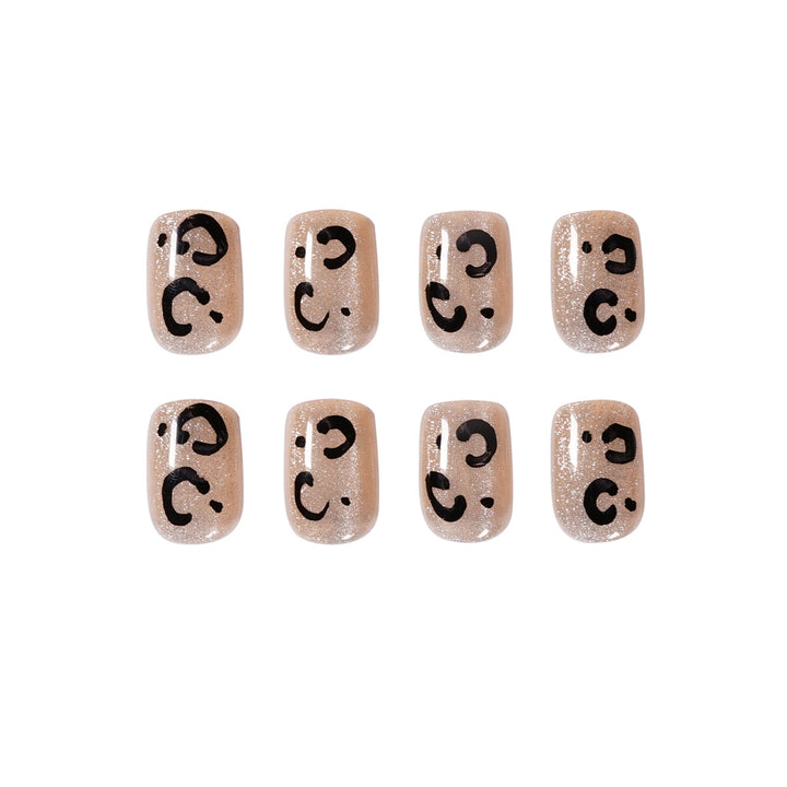 Glamorous nail art with glitter effects Bowlift
