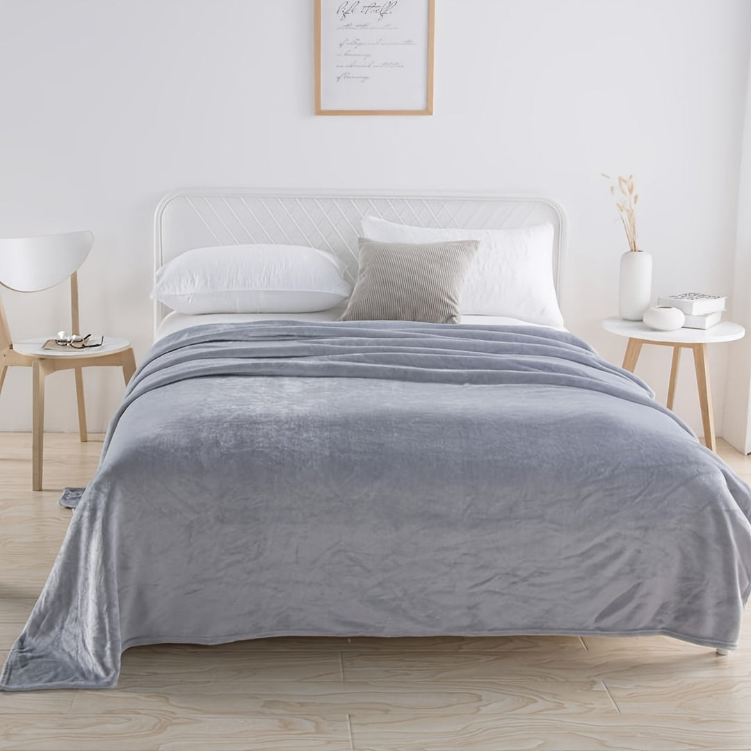 LuxeSoft – Premium Flannel Fleece Blanket for Ultimate Comfort Bowlift