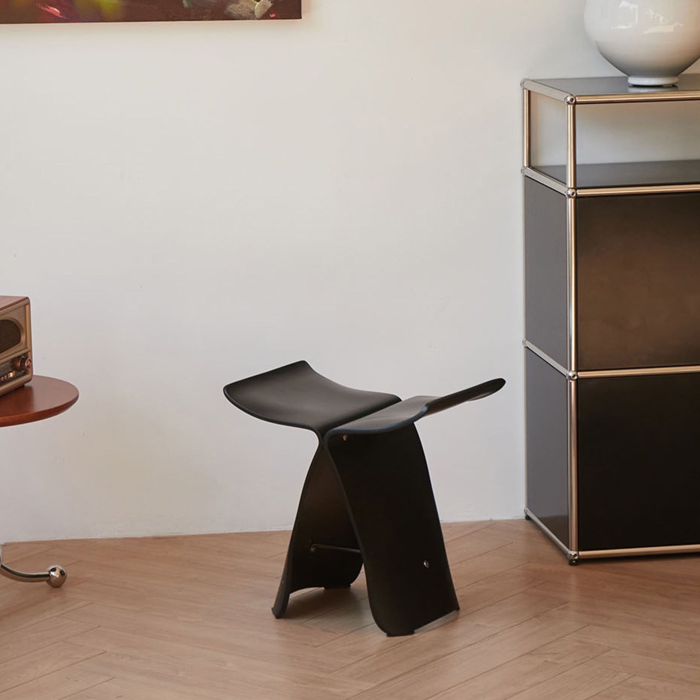 BowLift | Elegant Butterfly Stool – Timeless Design for Living Room and Entrance