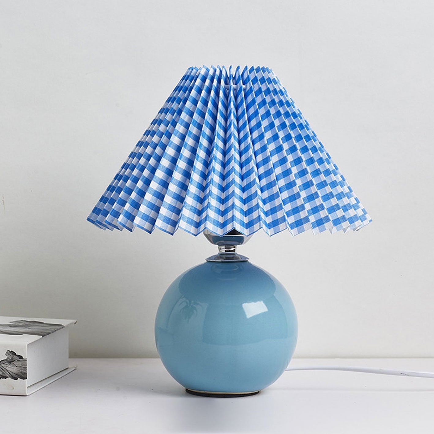 BowLift | Nordic minimalist 1-light table lamp made of ceramic with pleats