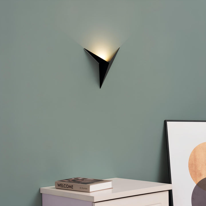 Modern Triangular Wall Lamp - TrigoLux | Bowlift