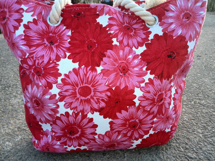 Beach bag with floral motifs and sturdy rope handles Bowlift