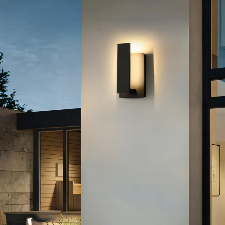 BowLift | Minimalist LED Outdoor Lamp