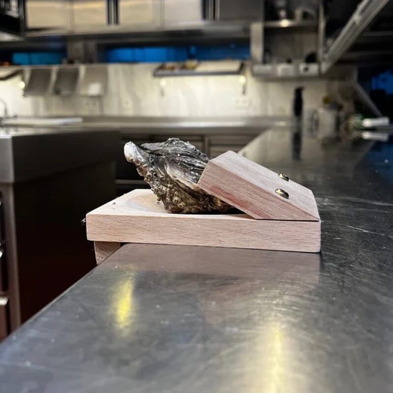 BowLift | Oyster opening clamp
