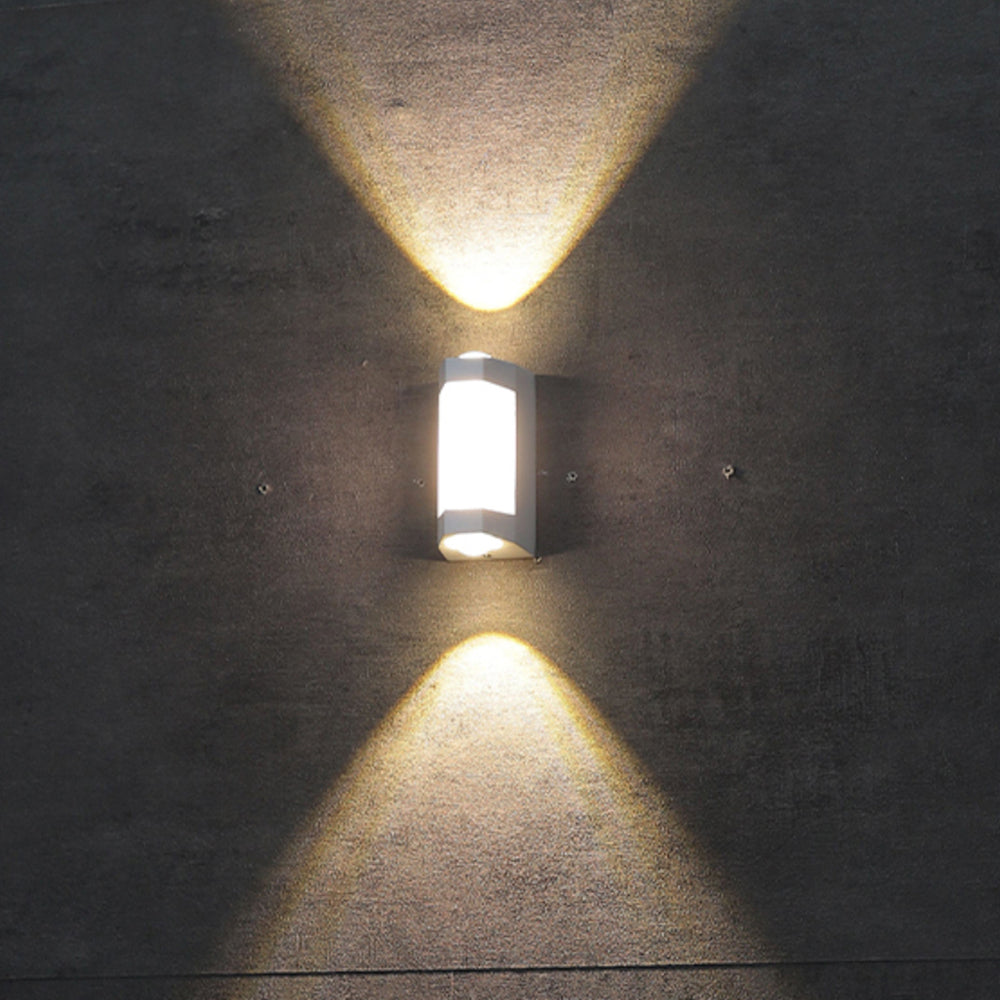 BowLift | Solara Outdoor Wall Lamp – Mains Powered LED Lighting for Garden & Garage