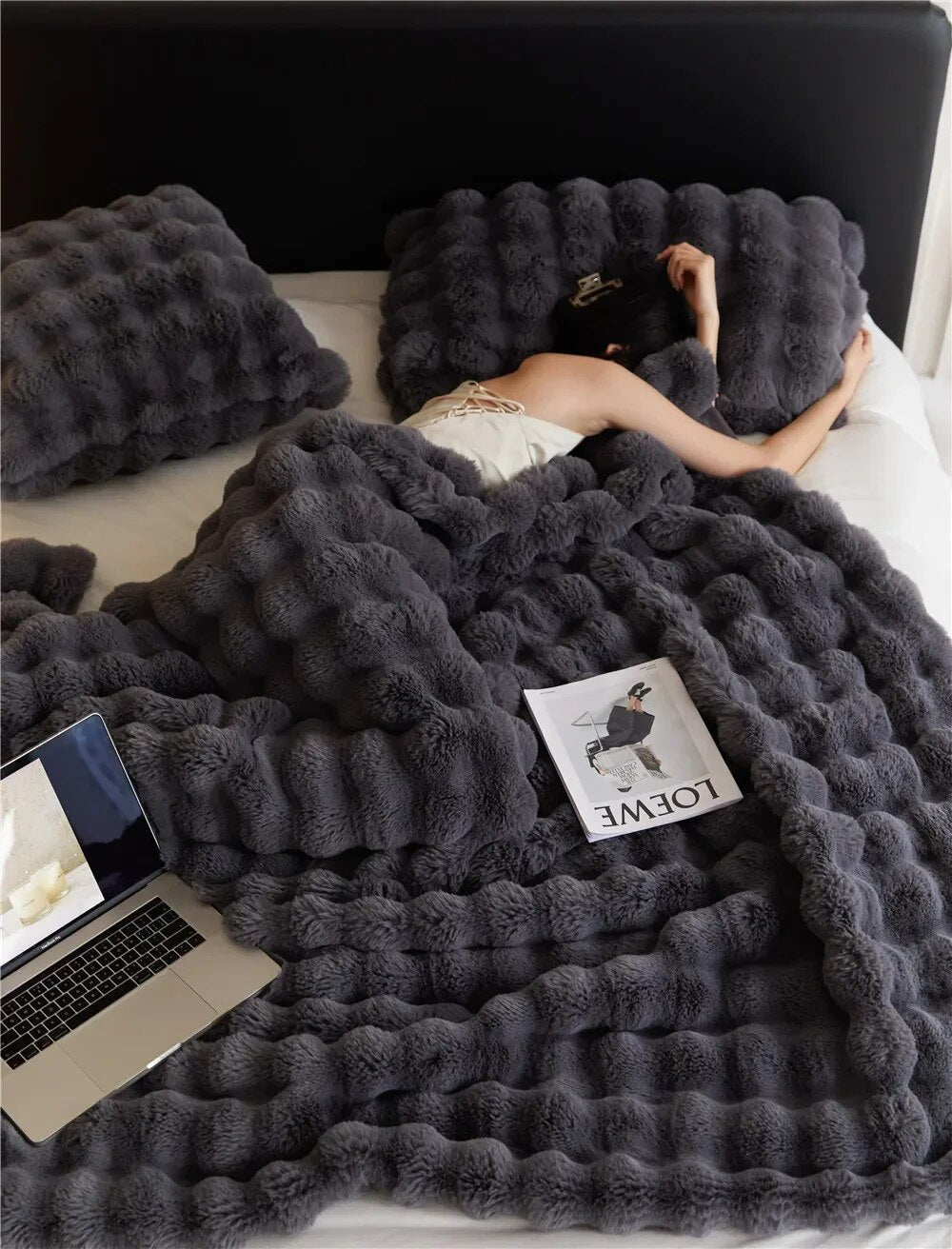 BowLift | SnugWrap | Luxury Plush Blanket for Ultimate Warmth & Comfort