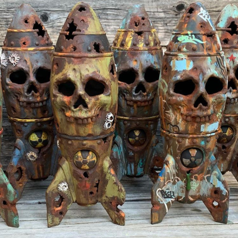 Ornament made of resin skull bomb | Bowlift