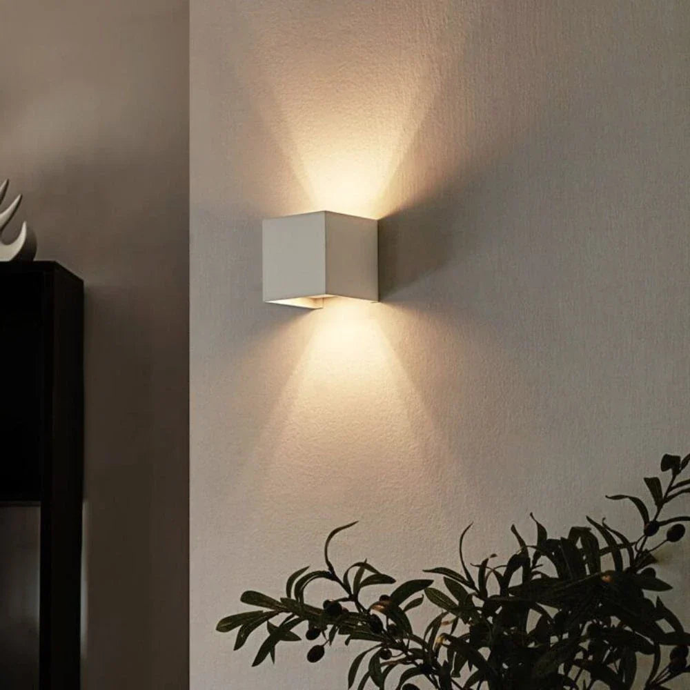 BowLift | Modern Black Aluminium Wall Light