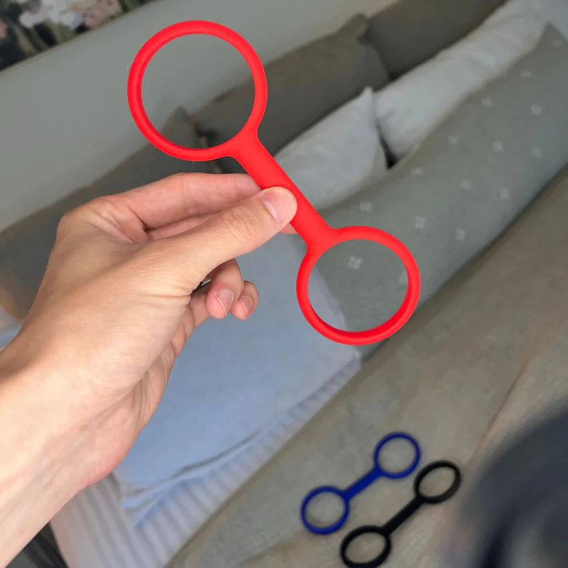BowLift | Flirting rubber handcuffs