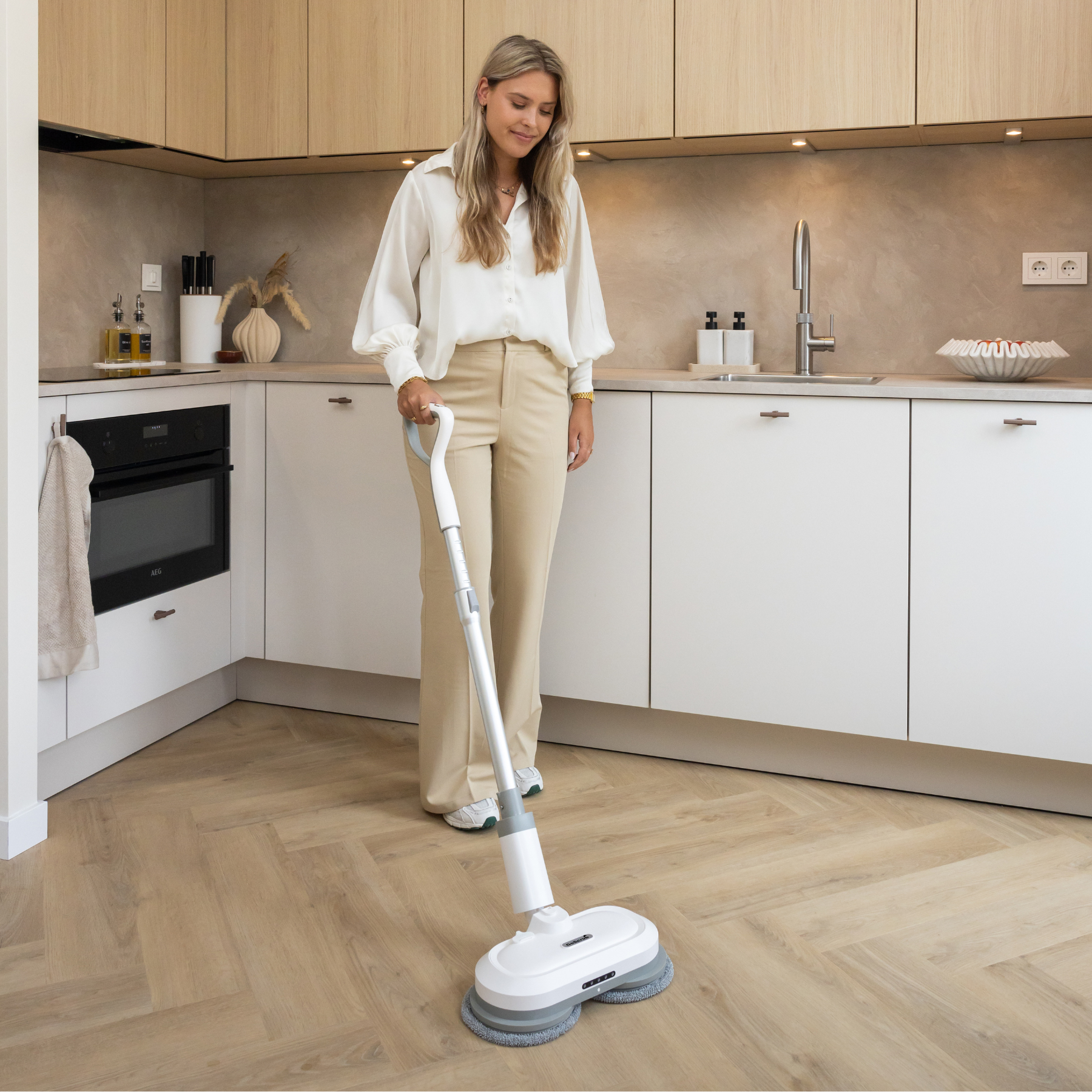 BowLift | GlidePro – Advanced Cordless Smart Mop for Effortless Cleaning and a Sparkling Home