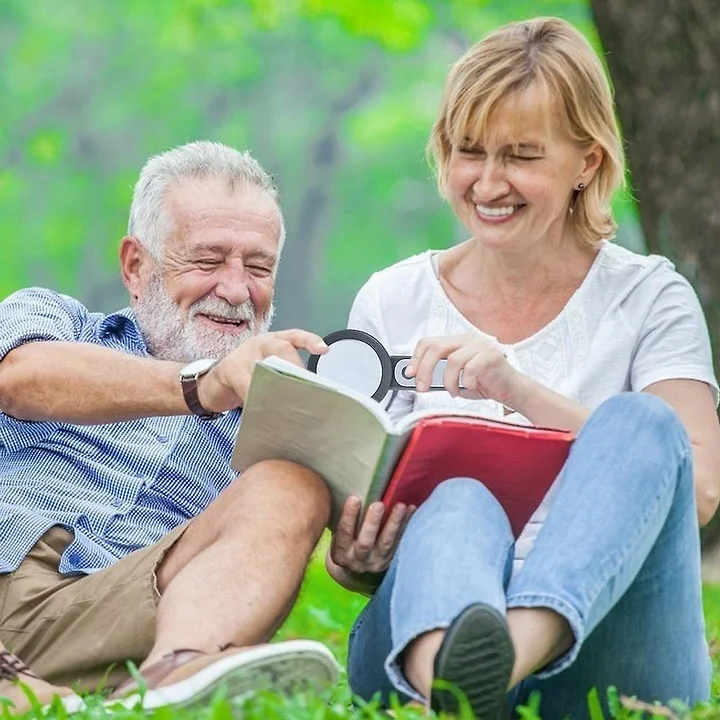 BowLift | 30x Handheld Magnifying Glass for Seniors - ZoomXpert