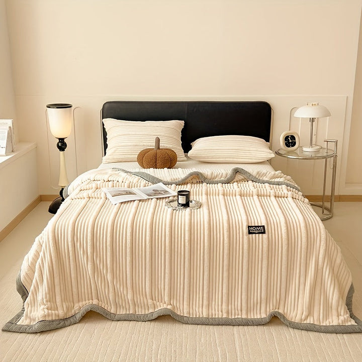 LuxeFleece - Soft Blanket for Warmth and Style Bowlift