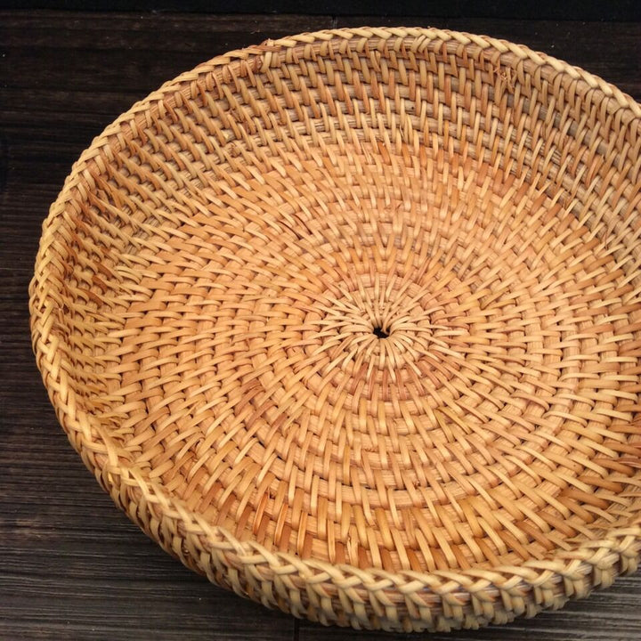 Delicate serving platter made of handcrafted rattan Bowlift