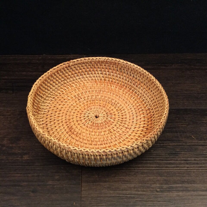Delicate serving platter made of handcrafted rattan Bowlift