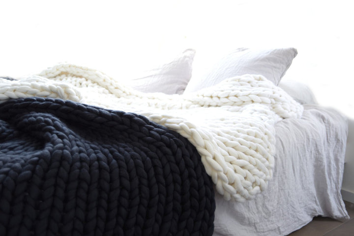 BowLift 丨 Hand-Knit Blanket