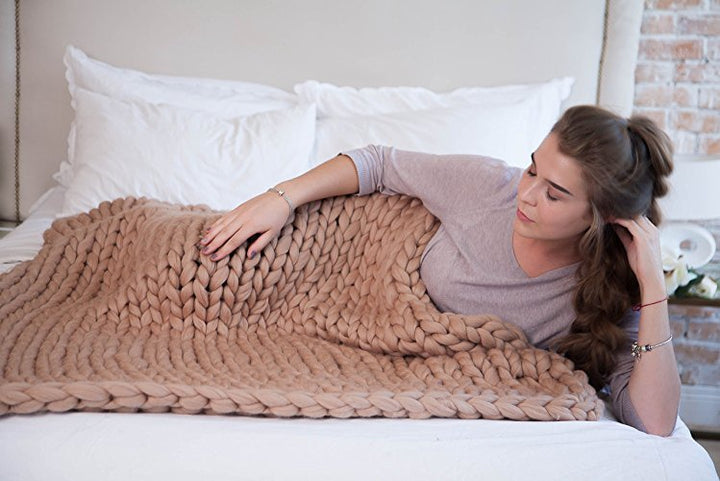 BowLift 丨 Hand-Knit Blanket