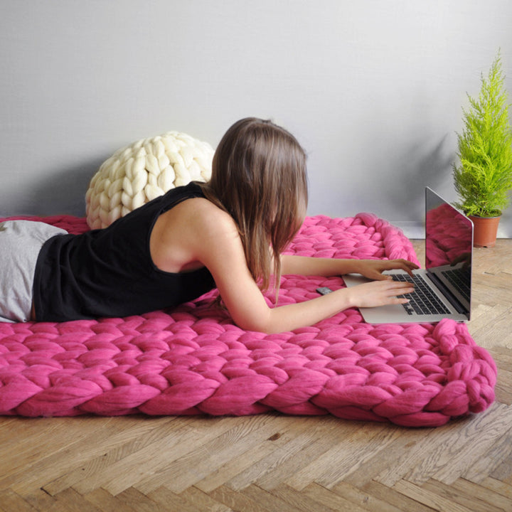 BowLift 丨 Hand-Knit Blanket