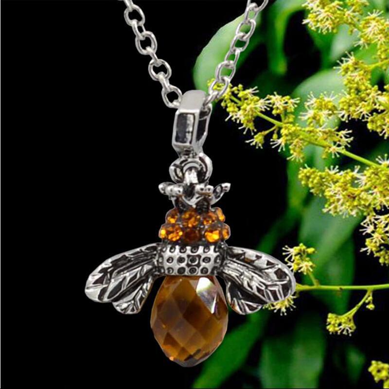 BowLift | "Dancing Bee" Necklace