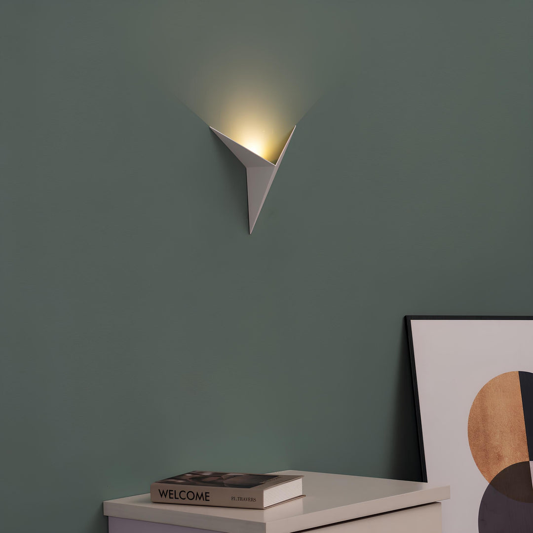 Modern Triangular Wall Lamp - TrigoLux | Bowlift