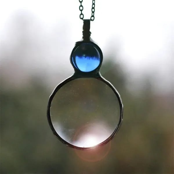 BowLift | Necklace with magnifying pendant