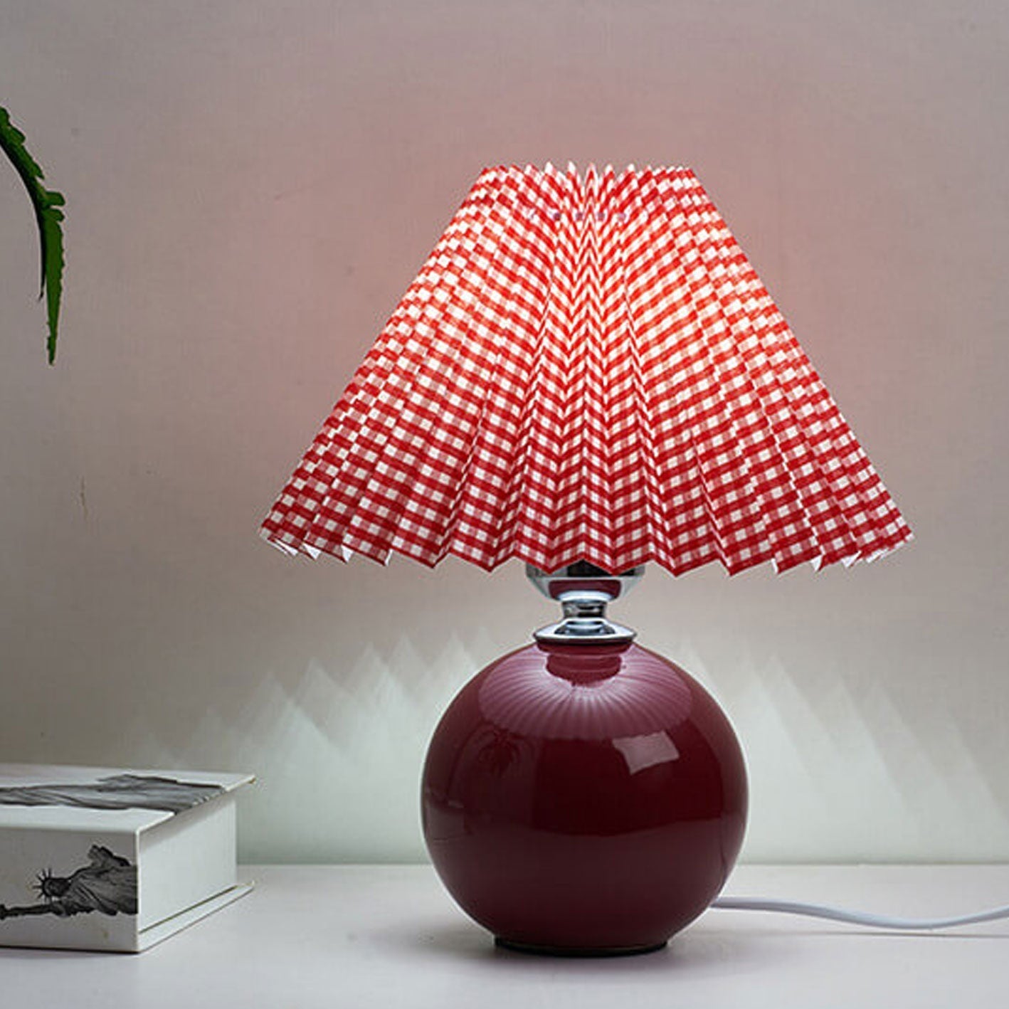 BowLift | Nordic minimalist 1-light table lamp made of ceramic with pleats