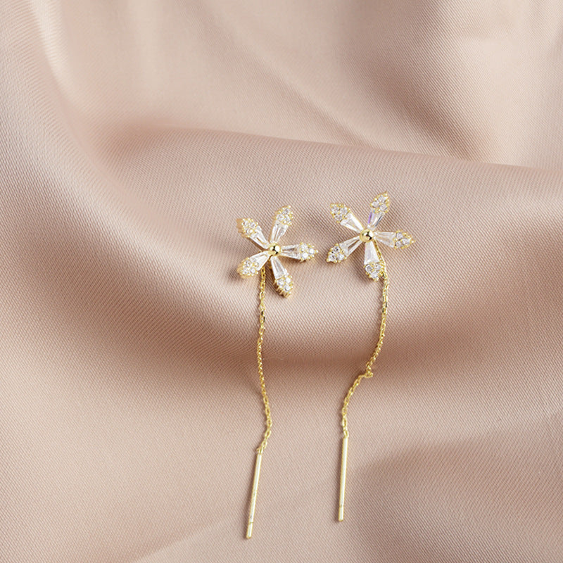 BowLift | Shiny Fringe Flower Earrings