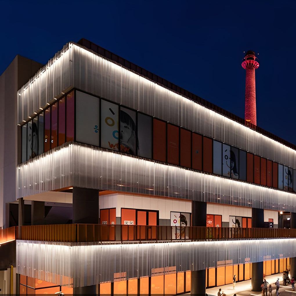 BowLift | Modern LED Lamp for Facade Lighting with Directional Light