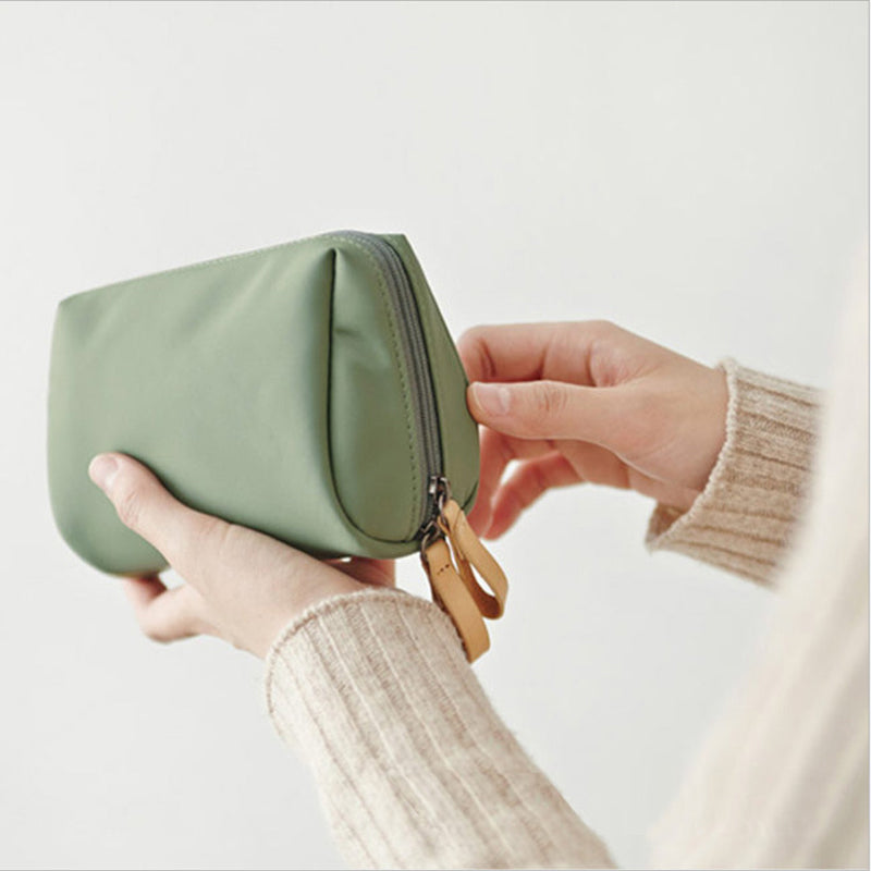 Solid color cosmetic bag with double zipper | Bowlift
