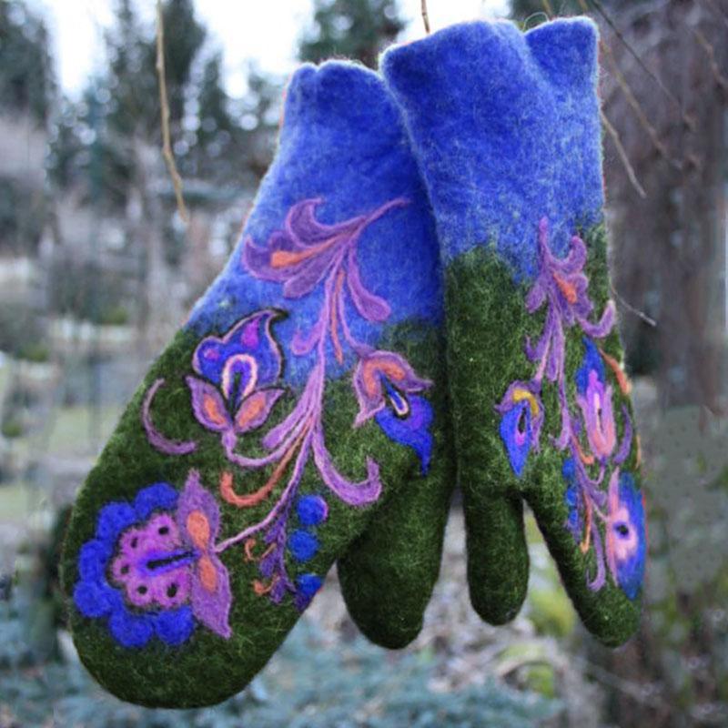 Hand warmer with Christmas flower embroidery | Bowlift