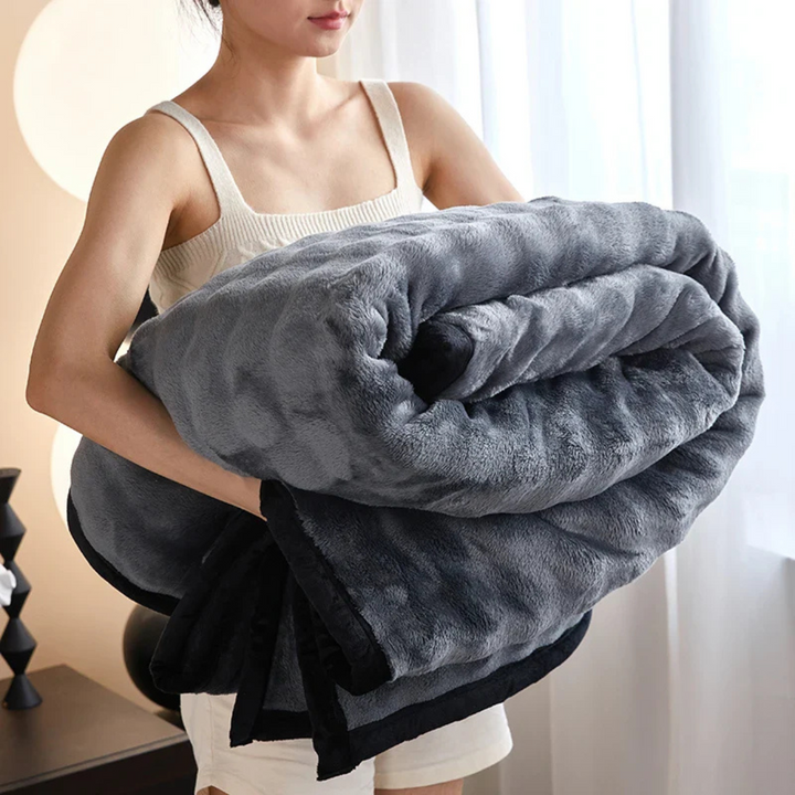 BowLift | Reversible Fleece Blanket for Warmth and Comfort