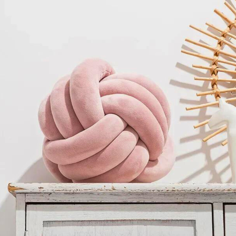 BowLift | Scandinavian Knot Cushion made of Velvet