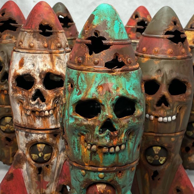 Ornament made of resin skull bomb | Bowlift