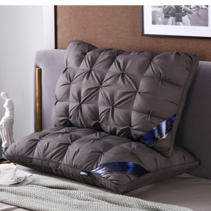 Ergonomic neck pillow with 3D quilting | Bowlift