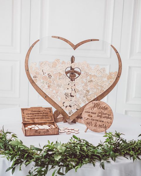BowLift | Heart guest book