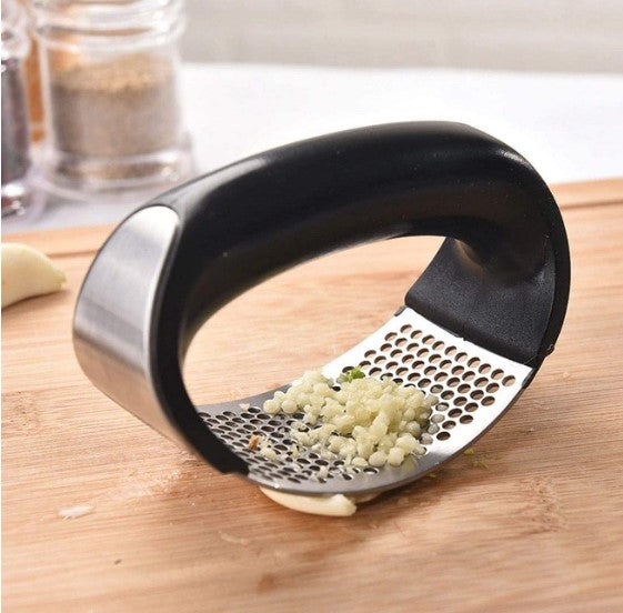 Simple manual garlic press | Bowlift