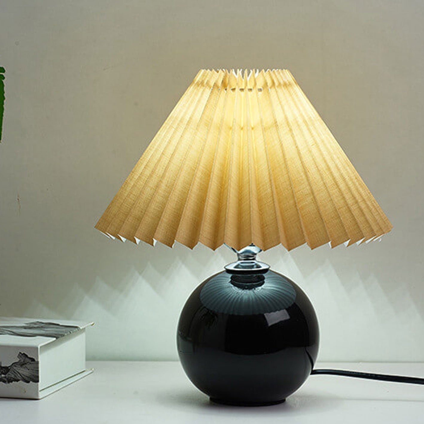 BowLift | Nordic minimalist 1-light table lamp made of ceramic with pleats
