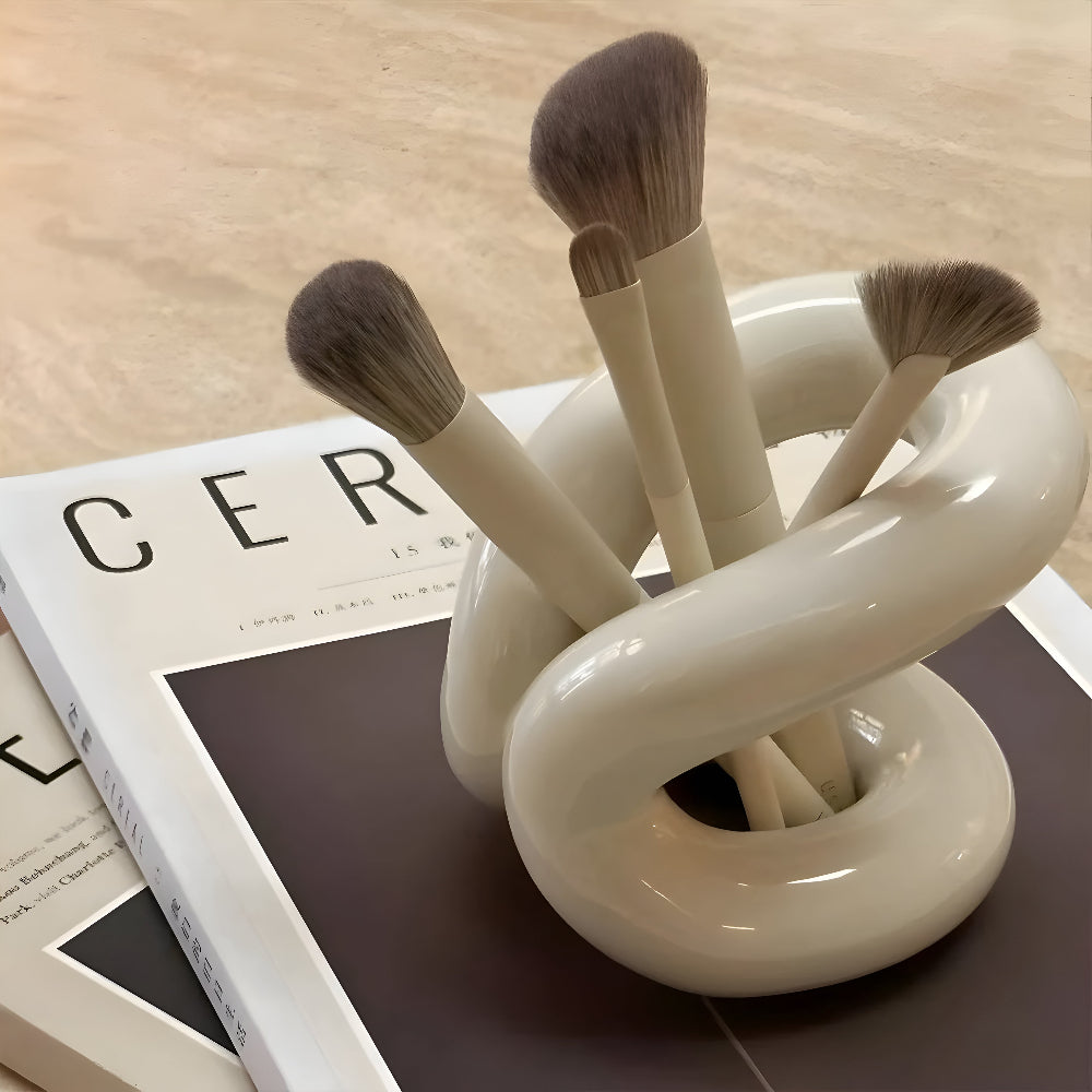 BowLift | Nordic Knot Ceramic Holder