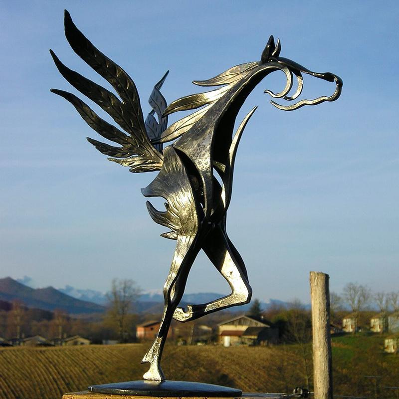 BowLift | Horse sculpture decoration